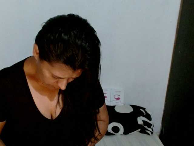 Adrianamilf live cam on BongaCams