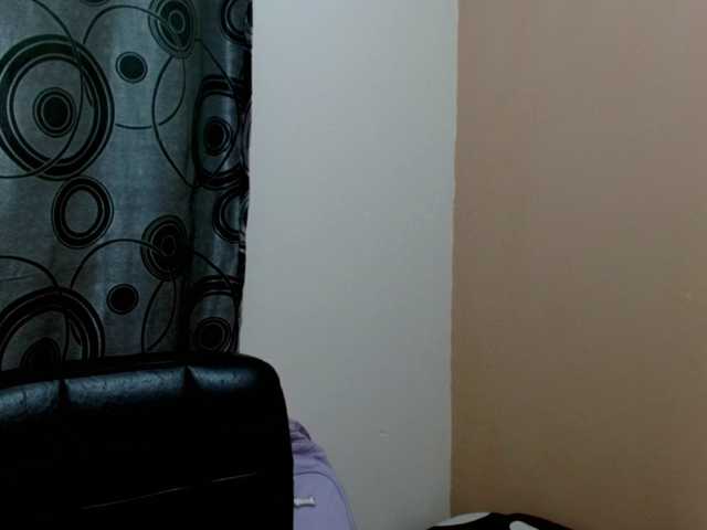 Adrianamilf live cam on BongaCams