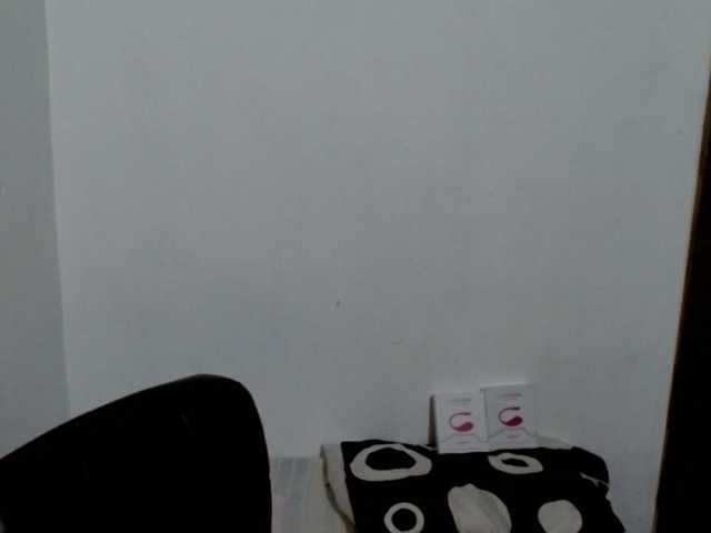 Adrianamilf live cam on BongaCams