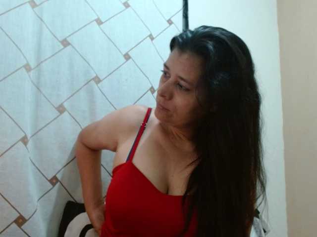 Adrianamilf live cam preview