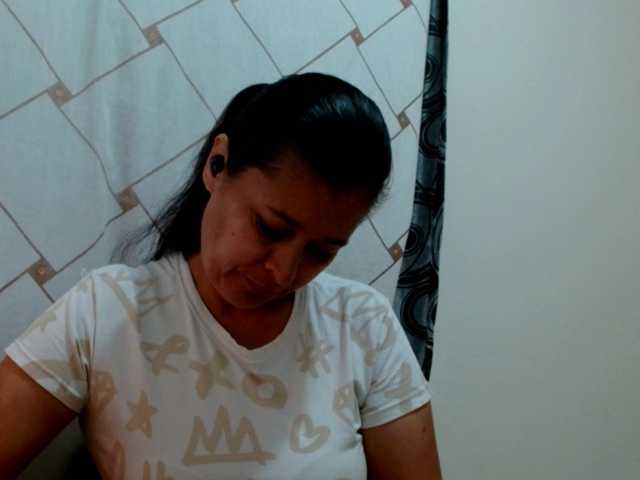 Adrianamilf live cam preview