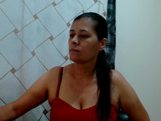 Adrianamilf live cam preview