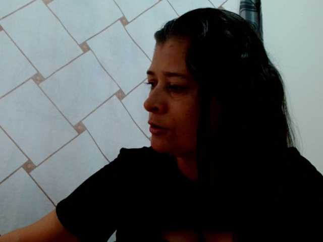 Adrianamilf live cam preview