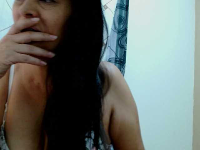 Adrianamilf live cam preview