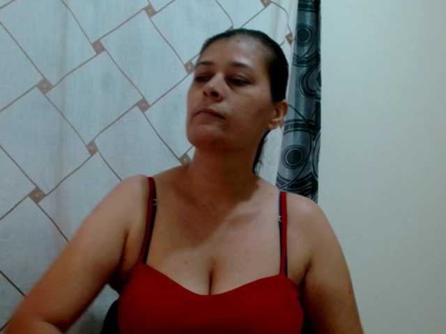 Adrianamilf live cam preview