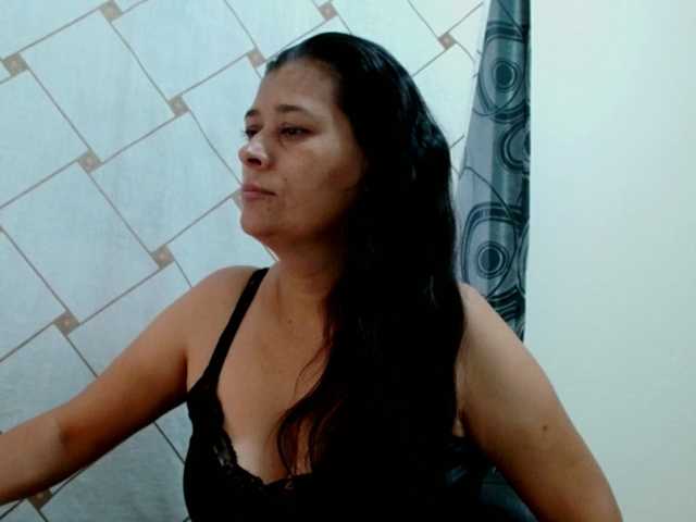 Adrianamilf live cam preview