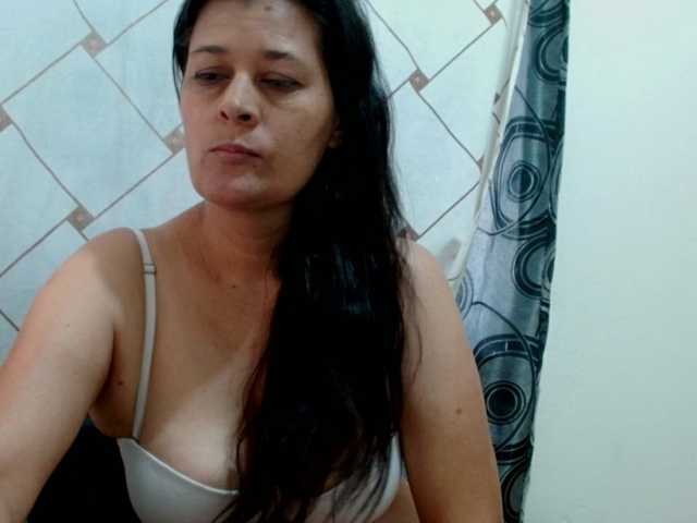 Adrianamilf live cam preview