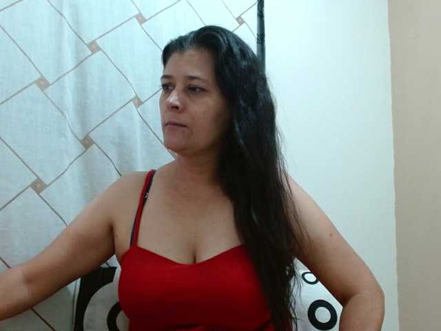 Adrianamilf live cam preview