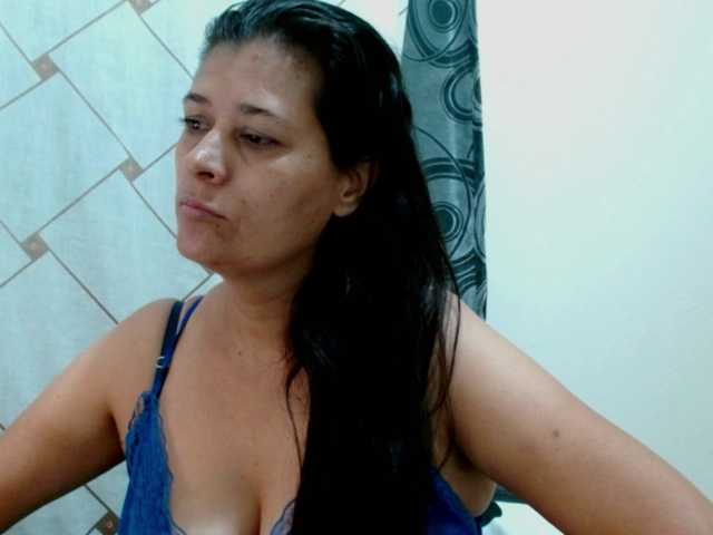 Adrianamilf live cam preview