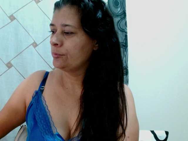 Adrianamilf live cam preview