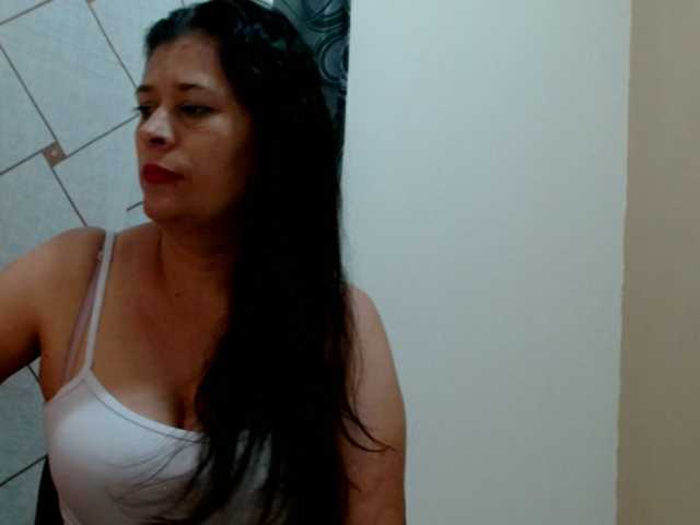 Adrianamilf live cam on BongaCams
