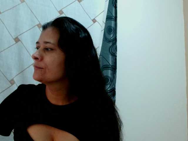 Adrianamilf live cam preview