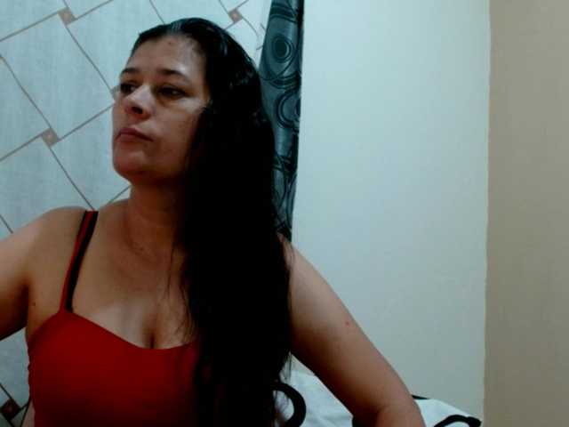 Adrianamilf live cam preview