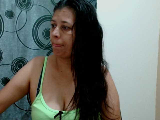 Adrianamilf live cam on BongaCams