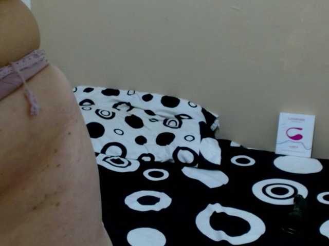 Adrianamilf live cam on BongaCams