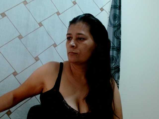 Adrianamilf live cam preview