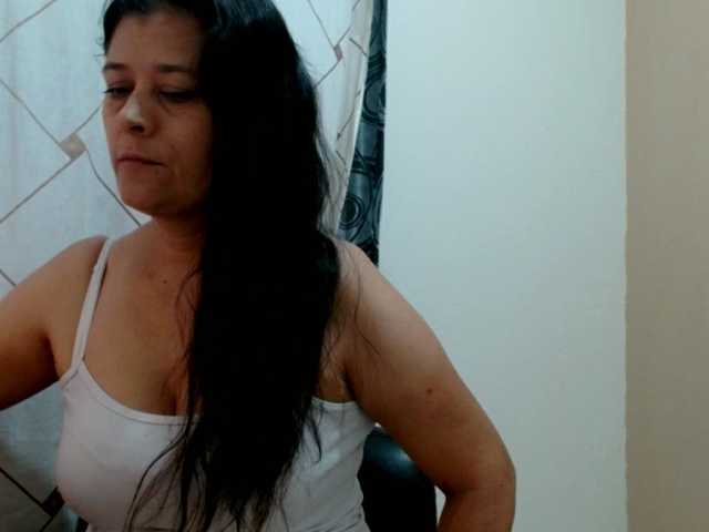 Adrianamilf live cam preview