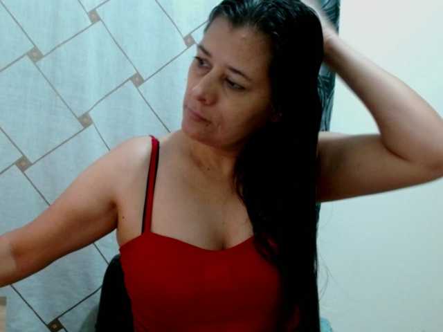 Adrianamilf live cam preview
