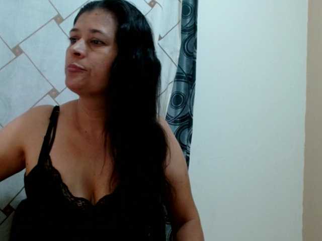 Adrianamilf live cam preview