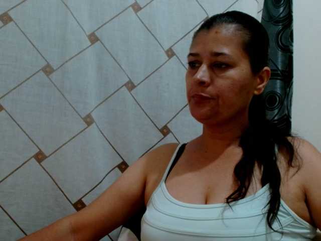 Adrianamilf live cam on BongaCams