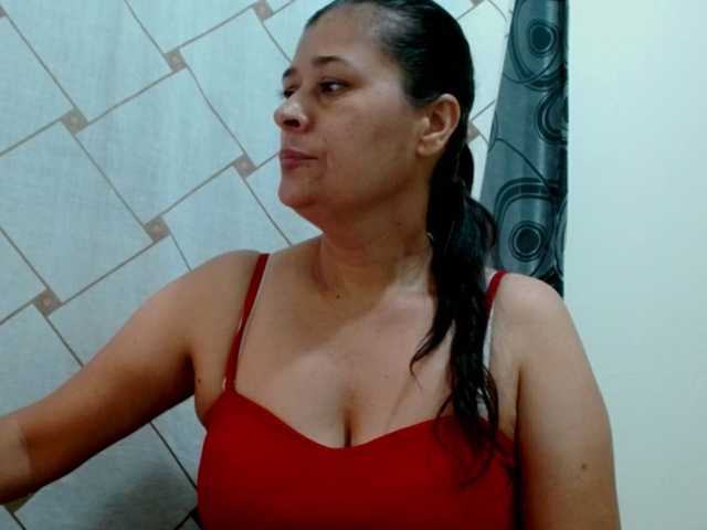 Adrianamilf live cam preview