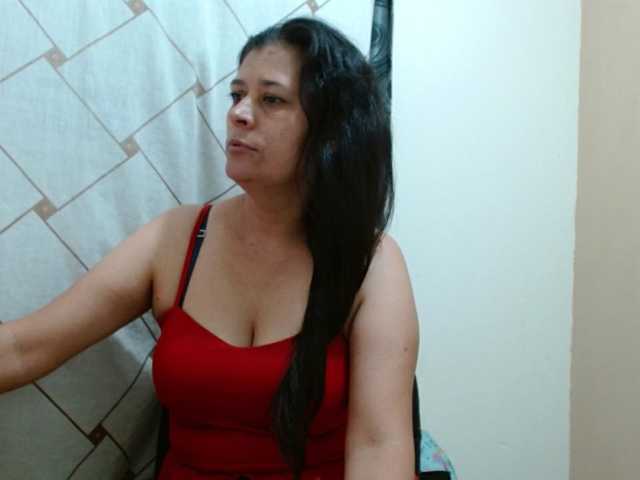 Adrianamilf live cam preview