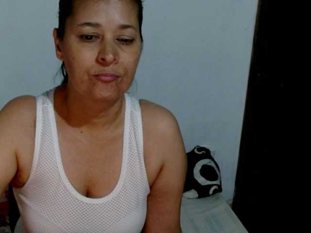 Adrianamilf live cam on BongaCams