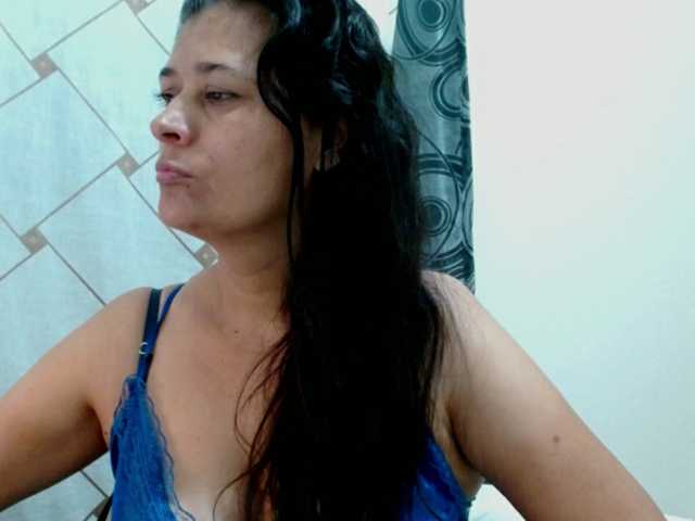 Adrianamilf live cam preview