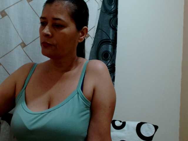 Adrianamilf live cam on BongaCams