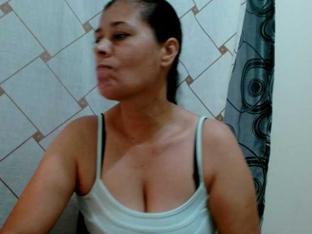 Adrianamilf live cam on BongaCams