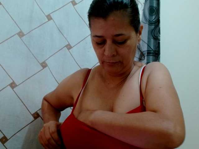Adrianamilf live cam preview