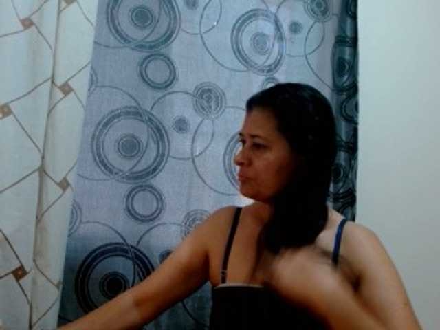Adrianamilf live cam on BongaCams