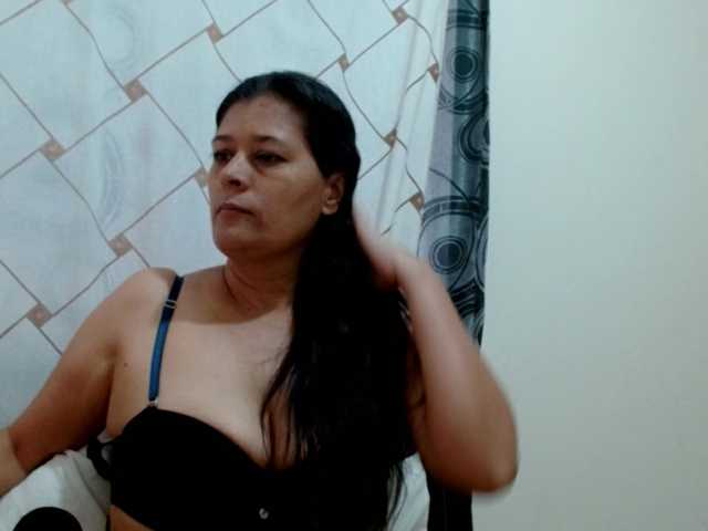 Adrianamilf live cam on BongaCams