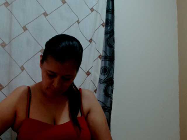 Adrianamilf live cam preview