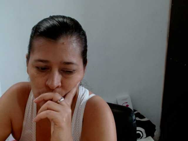 Adrianamilf live cam on BongaCams