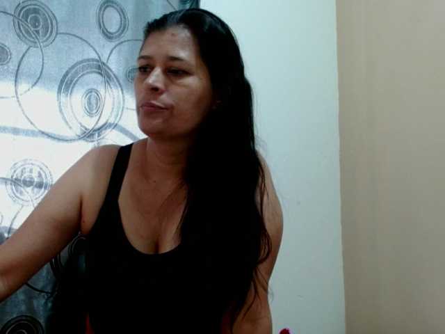 Adrianamilf live cam on BongaCams