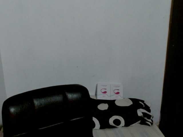Adrianamilf live cam on BongaCams