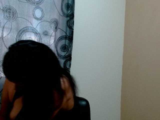 Adrianamilf live cam on BongaCams