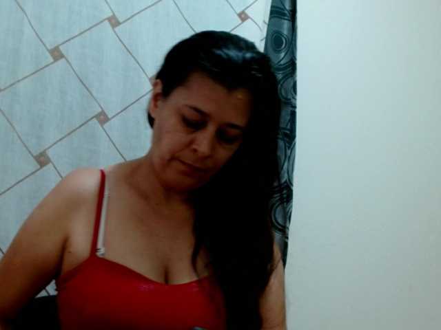 Adrianamilf live cam preview