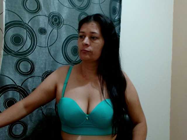 Adrianamilf live cam on BongaCams