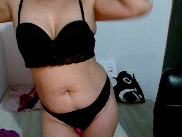 Adrianamilf webcam