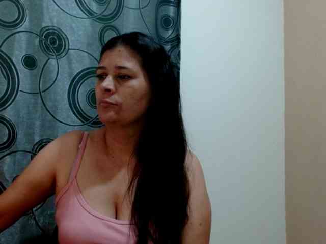 adrianamilf's live room