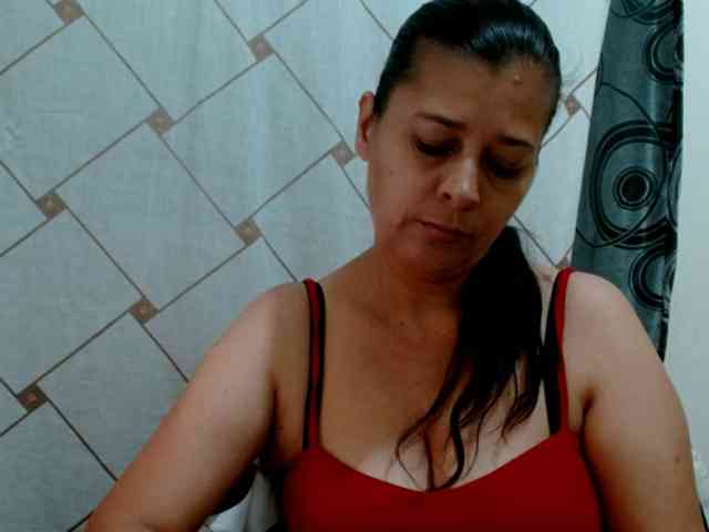 Model: Adrianamilf