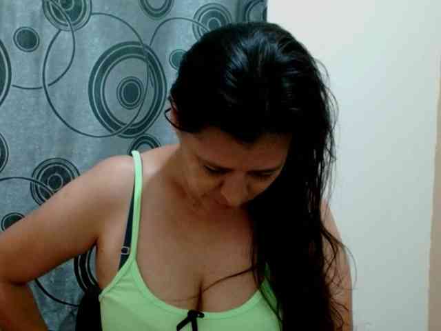 Adrianamilf's webcam live show