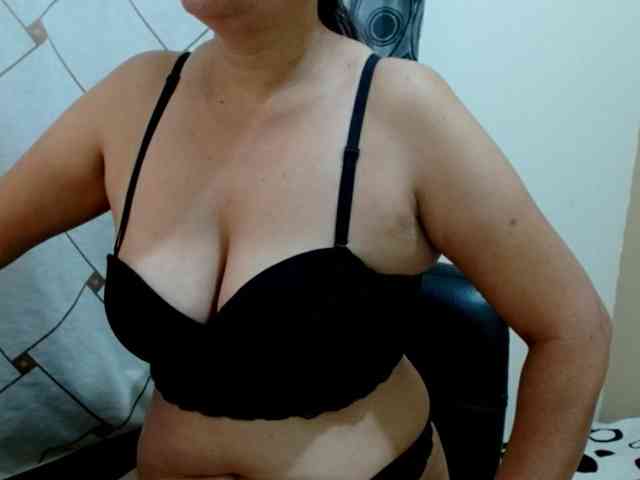 Adrianamilf webcam