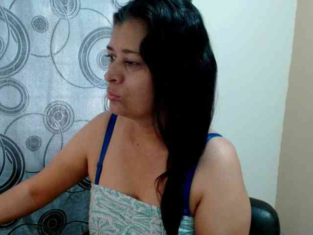 Adrianamilf Live Webcam on BongaCams