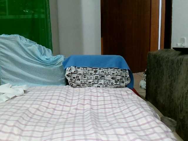 Carolsquirter live webcam show