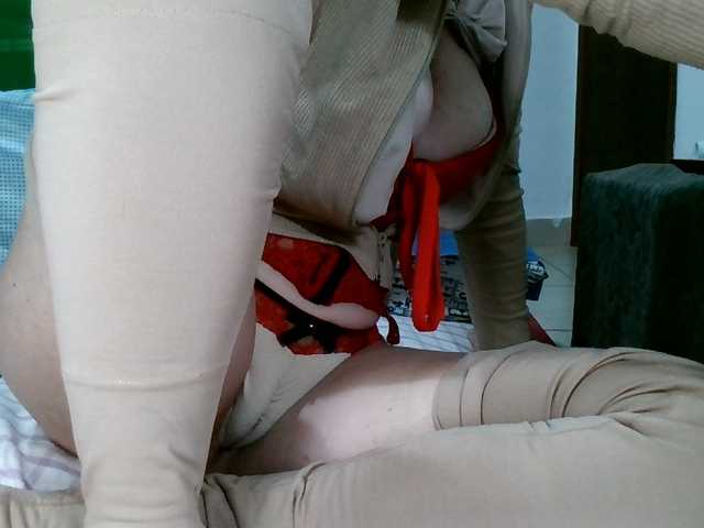 Carolsquirter live cam on BongaCams