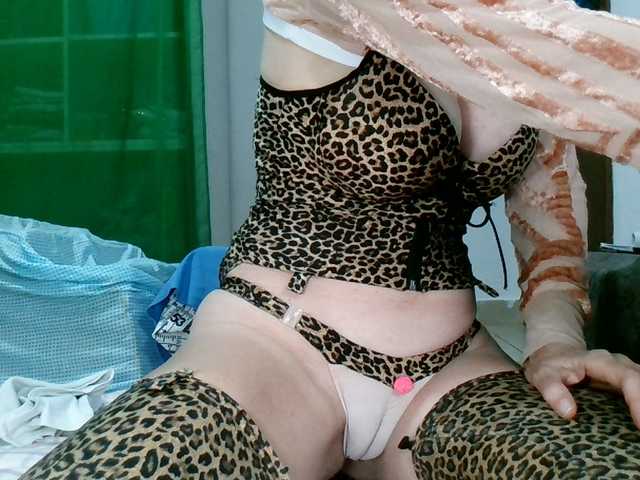 Carolsquirter live cam on BongaCams