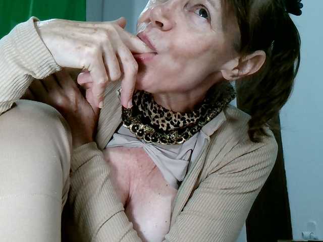 Carolsquirter live cam on BongaCams